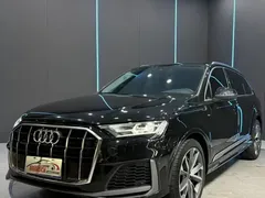 2022 Audi Q7 55 TFSI quattro S line Sport, чёрный — фото 1