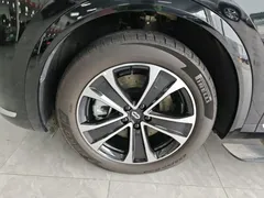 2026 Aito M7 EREV Ultra 4WD 5-seat 192-line Lidar, чёрный — фото 23