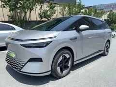 2024 Xpeng X9 702 Extra Long Range Max — фото 1