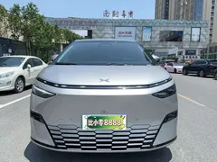 2024 Xpeng X9 702 Extra Long Range Max — фото 2