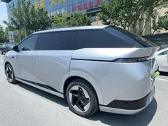 2024 Xpeng X9 702 Extra Long Range Max — фото 10