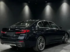2021 BMW 5 Series 530Li Leading M Sport Package, чёрный — фото 4