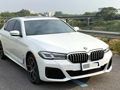 2022 BMW 5 Series 530Li Premium M Sport Package, белый — фото 2