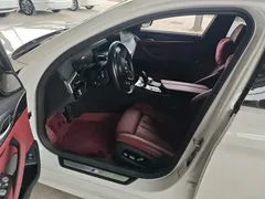 2022 BMW 5 Series 530Li Premium M Sport Package, белый — фото 9