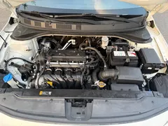 2020 Hyundai Elantra 1.6L AT DLX, белый — фото 13