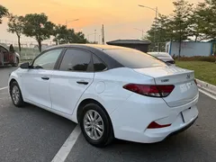 2020 Hyundai Elantra 1.6L AT DLX, белый — фото 15