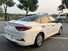 2020 Hyundai Elantra 1.6L AT DLX, белый — фото 17