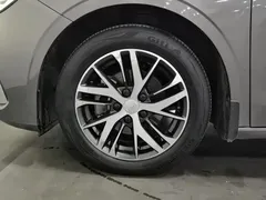 2022 Geely Emgrand 4th Gen 1.5L MT Elite — фото 17