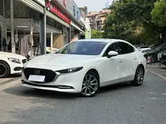 2020 Mazda 3 2.0L Compression Ignition Premium, белый — фото 1