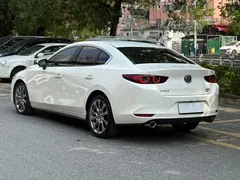 2020 Mazda 3 2.0L Compression Ignition Premium, белый — фото 2