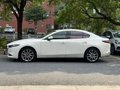 2020 Mazda 3 2.0L Compression Ignition Premium, белый — фото 5