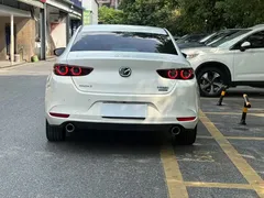 2020 Mazda 3 2.0L Compression Ignition Premium, белый — фото 6