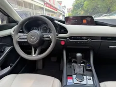 2020 Mazda 3 2.0L Compression Ignition Premium, белый — фото 20