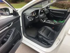 2022 Geely Emgrand 4th Gen 1.5L CVT Premium, белый — фото 17