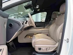 2025 Li Auto i6 4WD Standard, белый — фото 4