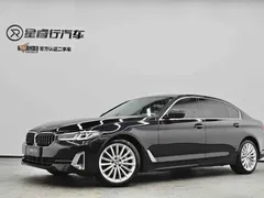 2022 BMW 5 Series 530Li Premium Luxury Package, чёрный — фото 1