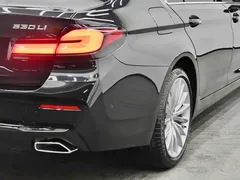 2022 BMW 5 Series 530Li Premium Luxury Package, чёрный — фото 2