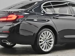 2022 BMW 5 Series 530Li Premium Luxury Package, чёрный — фото 14