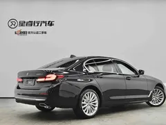 2022 BMW 5 Series 530Li Premium Luxury Package, чёрный — фото 16