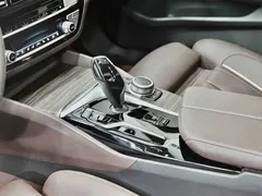 2022 BMW 5 Series 530Li Premium Luxury Package, чёрный — фото 21