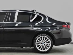 2022 BMW 5 Series 530Li Premium Luxury Package, чёрный — фото 27