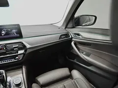 2022 BMW 5 Series 530Li Premium Luxury Package, чёрный — фото 29