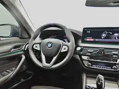 2022 BMW 5 Series 530Li Premium Luxury Package, чёрный — фото 31