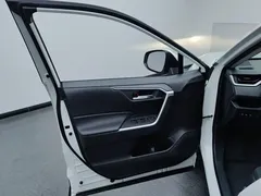 2022 Toyota RAV4 2.0L CVT 2WD Fashion, белый — фото 7