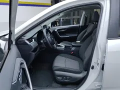 2022 Toyota RAV4 2.0L CVT 2WD Fashion, белый — фото 9