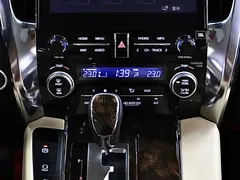 2021 Toyota Alphard Hybrid 2.5L Luxury, белый — фото 20