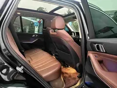 2021 BMW X5 M Sport Package, чёрный — фото 8