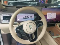 2026 Aito M7 EV Max 4WD 5-Seat, белый — фото 11