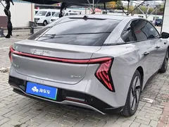 2025 Hongqi EH7 640 4WD — фото 3
