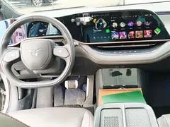 2025 Hongqi EH7 640 4WD — фото 12