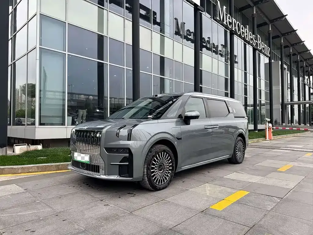 2024 Zeekr 009 7-seat 4WD 108kWh