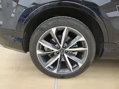 2021 Audi Q7 55 TFSI quattro S line Sport, чёрный — фото 24