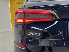 2021 BMW X5 M Sport Package, чёрный — фото 9