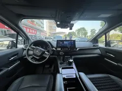 2023 Toyota Sienna 2.5L Hybrid Premium, чёрный — фото 5