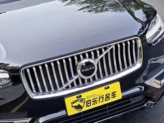 2021 Volvo XC90 B5 Luxury 7-seat, чёрный — фото 4