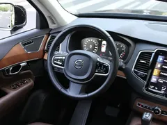 2021 Volvo XC90 B5 Luxury 7-seat, чёрный — фото 9