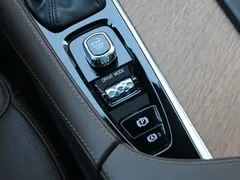 2021 Volvo XC90 B5 Luxury 7-seat, чёрный — фото 11