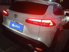 2022 Toyota Frontlander 2.0L CVT Luxury, белый — фото 3