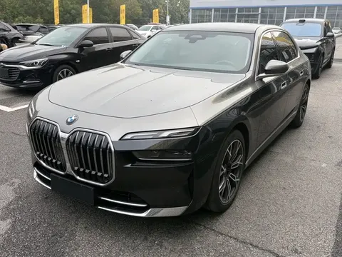 2023 BMW 7 Series 735Li Luxury Package