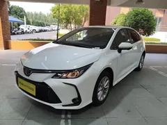 2021 Toyota Corolla 1.2T S-CVT Luxury, белый — фото 1