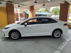 2021 Toyota Corolla 1.2T S-CVT Luxury, белый — фото 2
