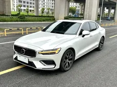 2023 Volvo S60 B4 Luxury, белый — фото 1