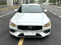 2023 Volvo S60 B4 Luxury, белый — фото 2