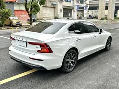 2023 Volvo S60 B4 Luxury, белый — фото 5