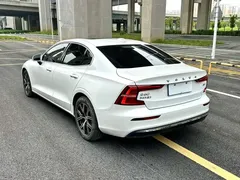 2023 Volvo S60 B4 Luxury, белый — фото 11