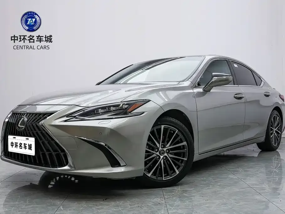 2022 Lexus ES 300h Premium